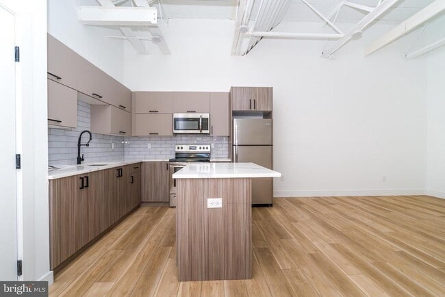 Building Photo - 2700 E Auburn St