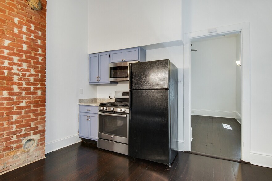 Building Photo - 3978 Annunciation St