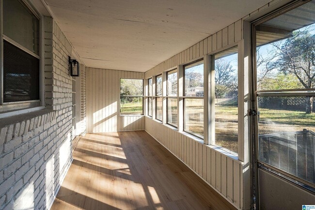 Building Photo - 3338 Crescent Dr