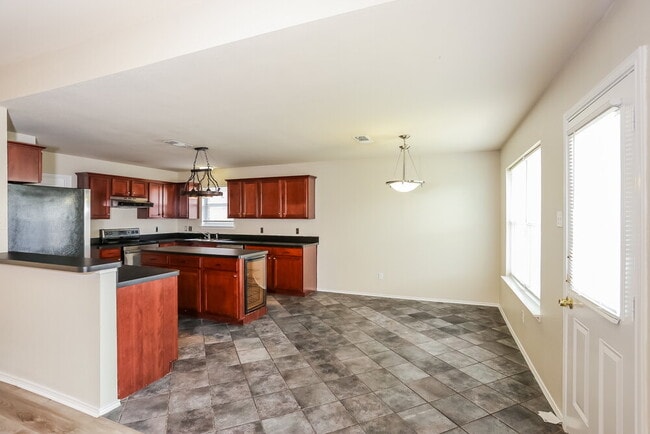 Building Photo - 2806 Jennie Wells Dr