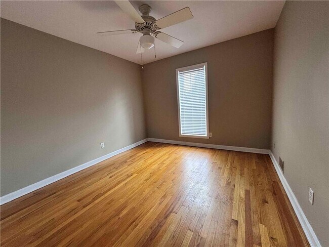 Building Photo - 3091 Colonial Way