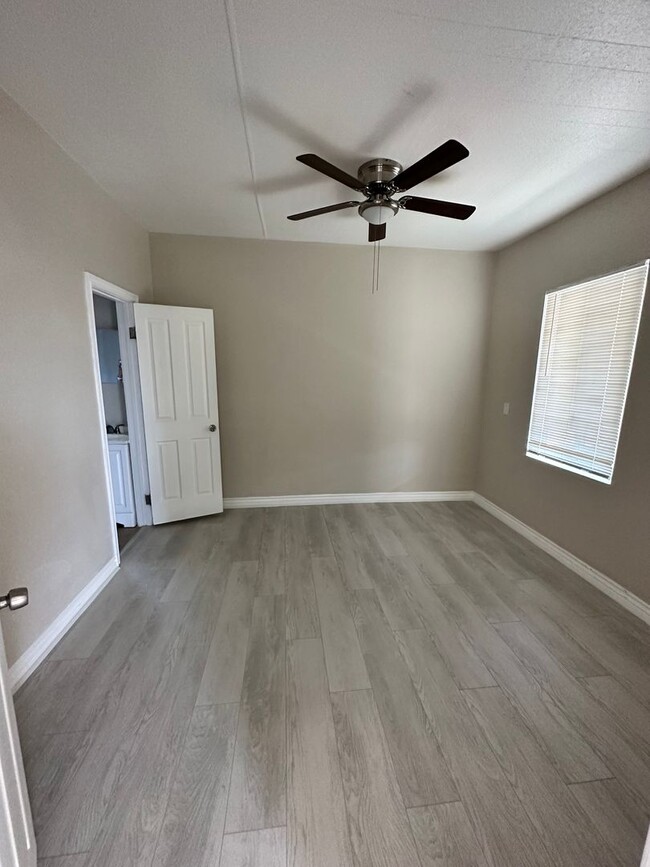 Building Photo - Updated Corner Lot Home – 2bd/2ba