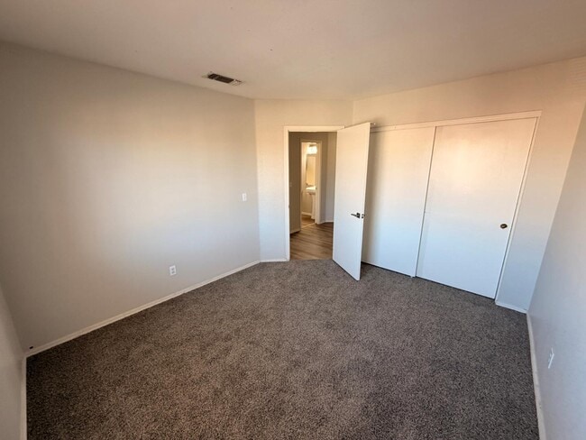 Building Photo - 7611 W Cinnabar Ave