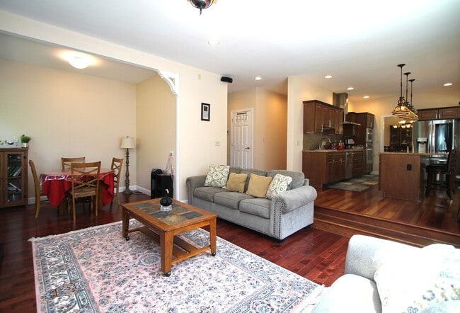 Building Photo - 4 Bedroom House For Rent