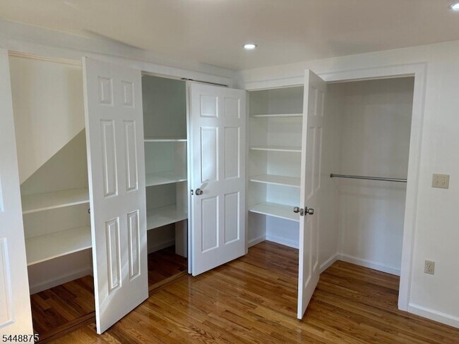 Building Photo - 10 Kipp Pl