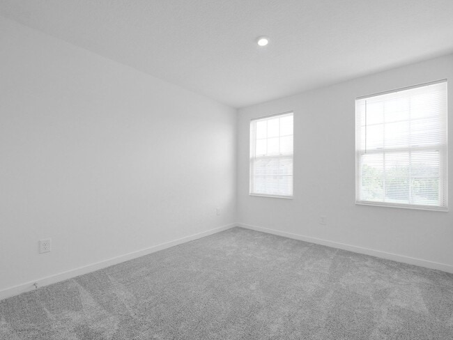 Building Photo - Modern 3 Bed, 2.5 Bath Condo – Spacious, S...
