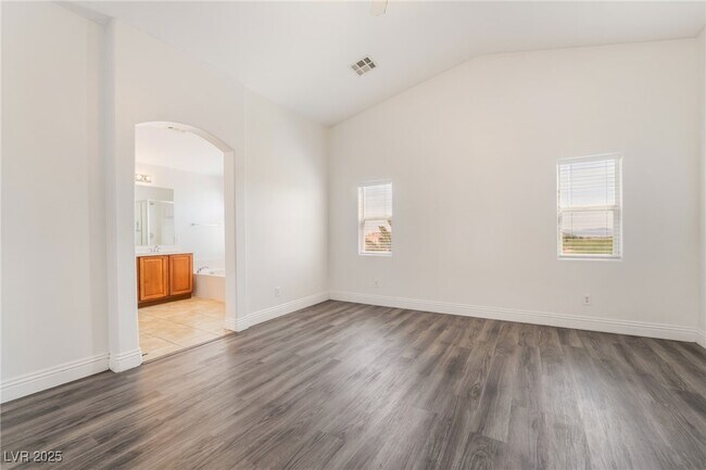 Building Photo - 9372 Glendora Valley St