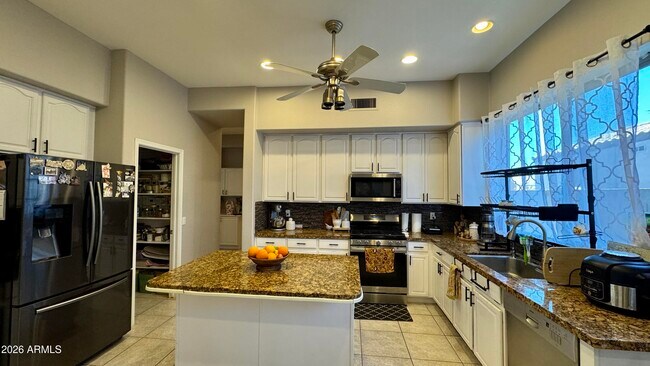 Building Photo - 571 W Locust Dr.