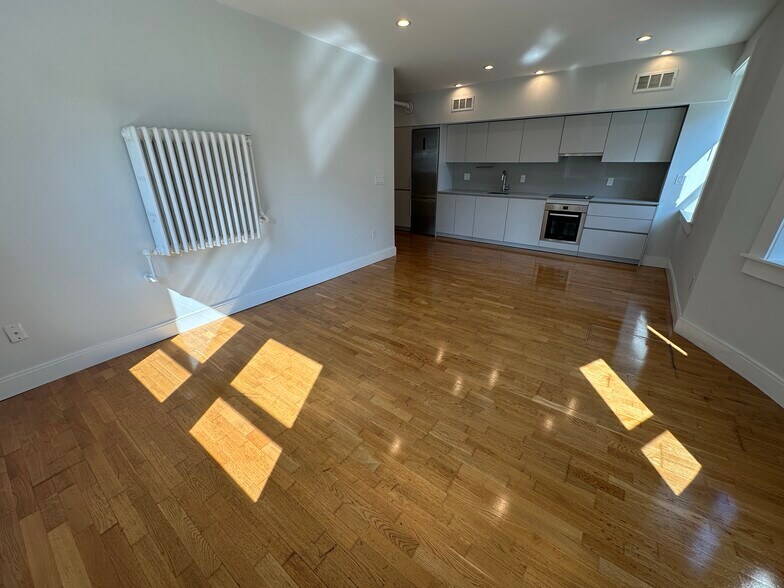 Building Photo - 36 Madison St