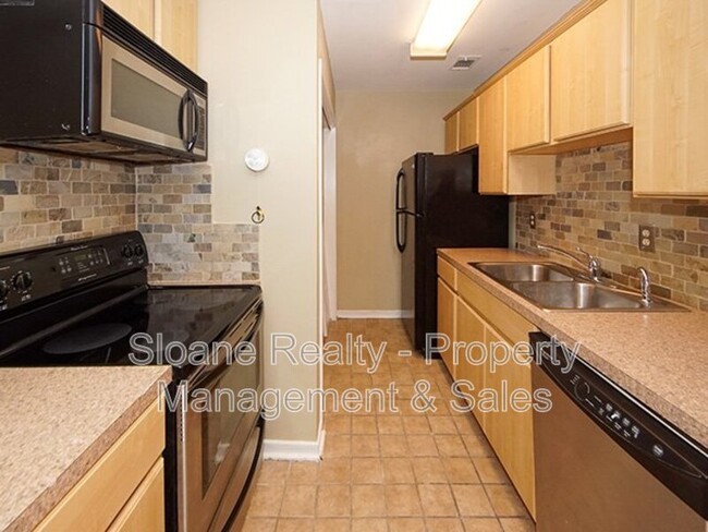 Building Photo - 352 Sandpiper Dr