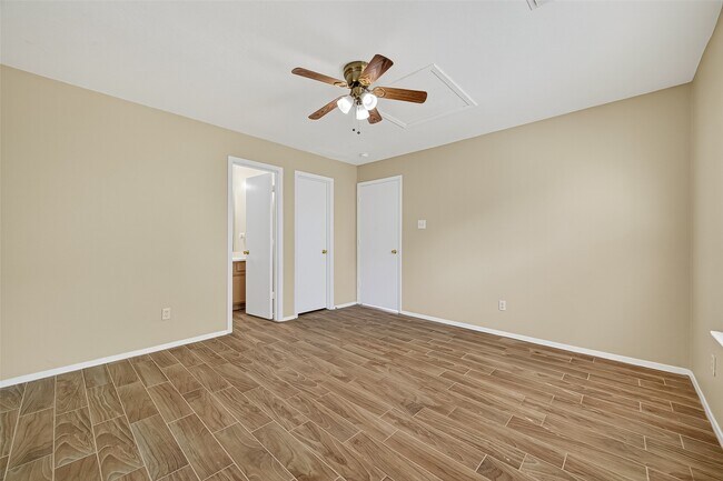 Building Photo - 6343 Settlers Square Ln