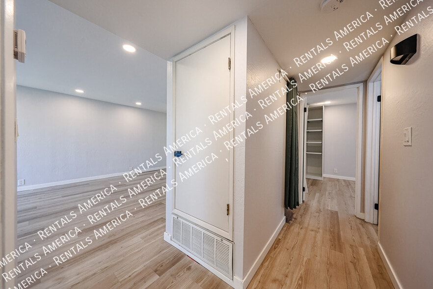 Building Photo - 4630 N 68th St