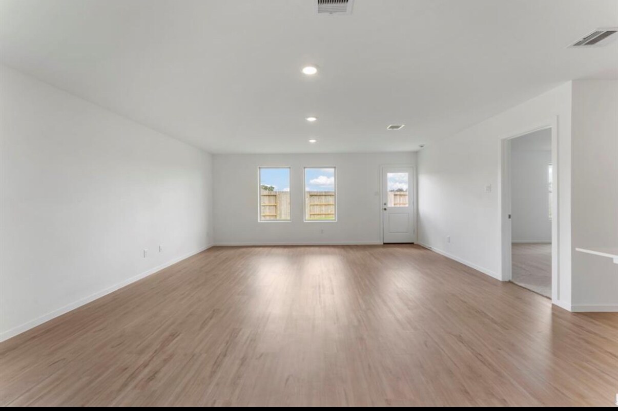 Spacious Family room - 18602 Gravago Ln