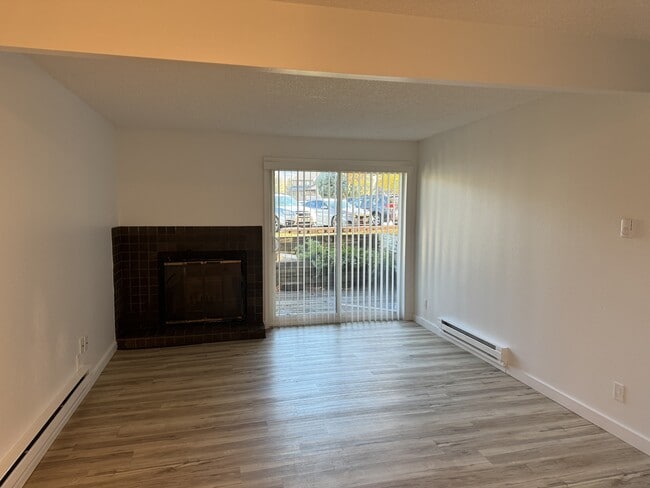 Building Photo - 1061 W Beaver Creek Blvd