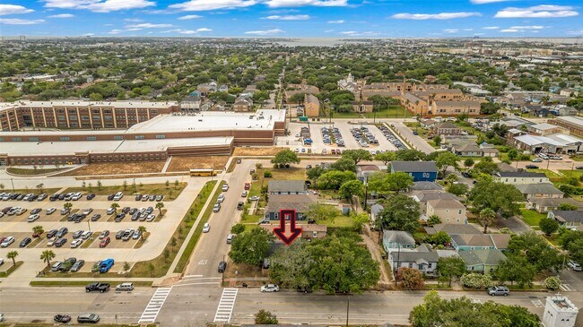Building Photo - 4102 Ave N Ursuline St
