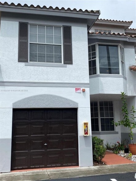 Building Photo - 715 SW 148th Ave