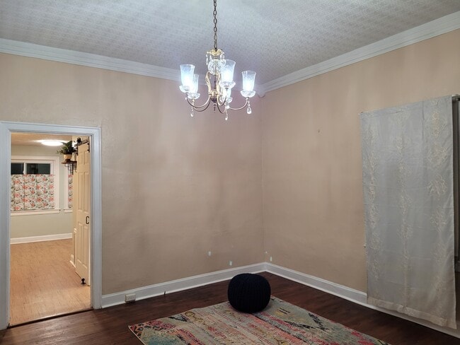 Building Photo - 1121 Elm St