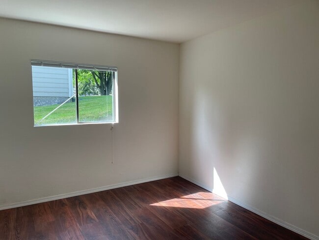 Building Photo - Spacious Admirals Cove Home with Recent Up...
