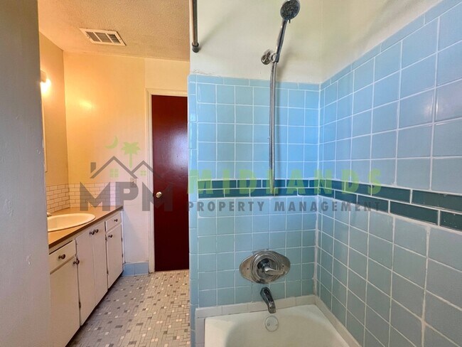 Building Photo - 1205 Faraway Dr