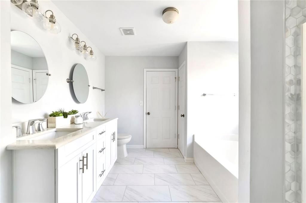 Building Photo - 56 Holly Rd NW