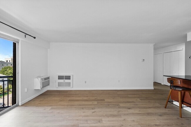 Building Photo - 1025 Hancock St