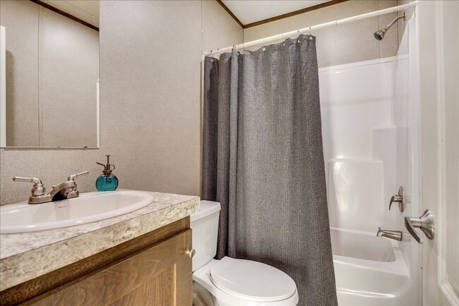 Building Photo - 409 Willow Dr