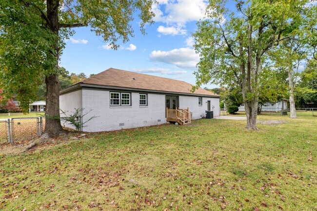 Building Photo - 116 Shepard St