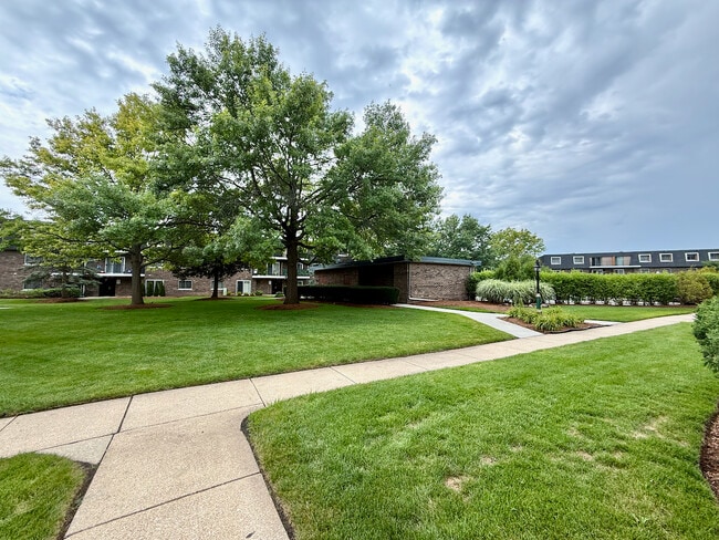 Building Photo - 3851 N Parkway Dr