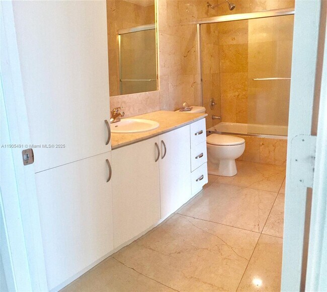 Building Photo - 1401 SW 22nd St