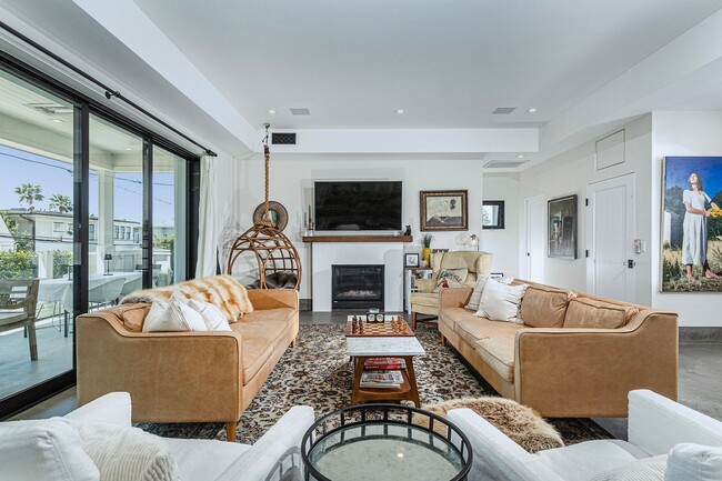 Building Photo - Coronado Beach House
