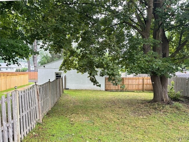 Building Photo - 821 Floyd Ave