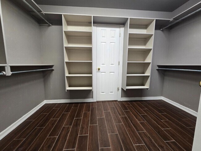 Building Photo - 8704 N 140th E Ct