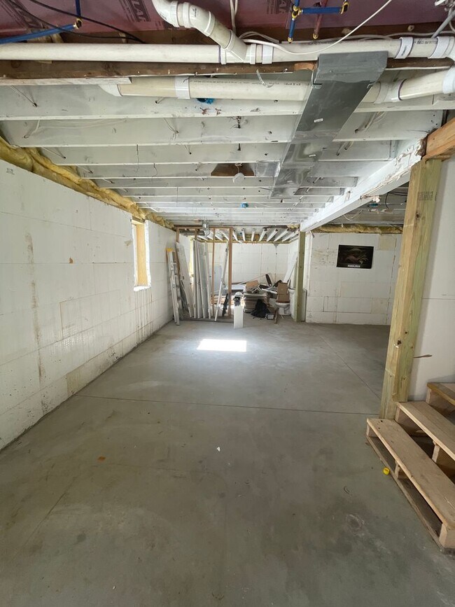 Building Photo - House- NW