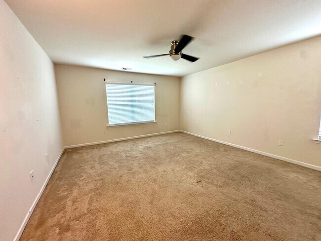 Building Photo - 8019 Kelburn Ln