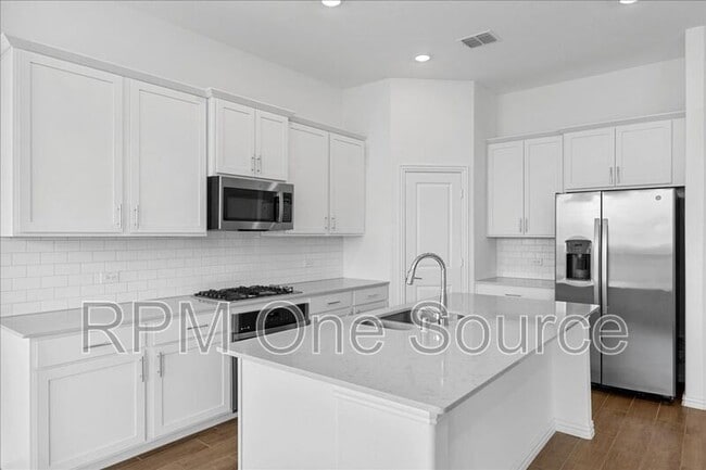 Building Photo - 812 Morwenna Rd