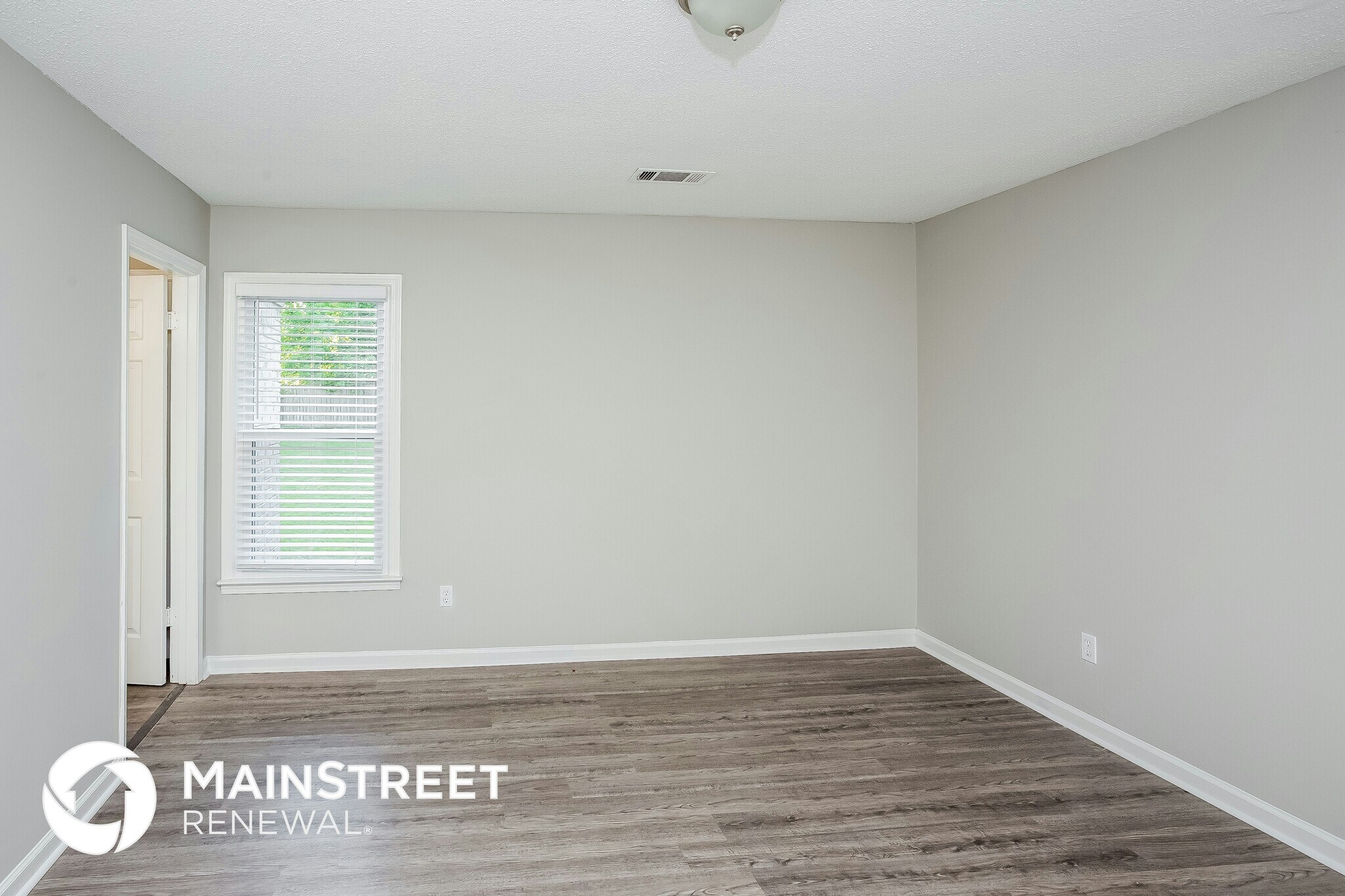 Building Photo - 4953 Brooksbank Cove N