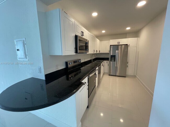 Building Photo - 401 69th St