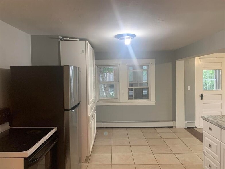 Building Photo - 12 Broad