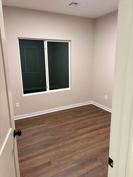 Building Photo - 15509 W Josephine St