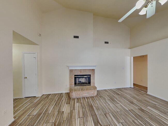 Building Photo - Move-In Ready Charm with Space to Love! $500 off the first full month’s rent with a move-in on or...