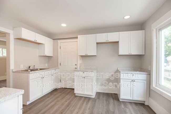 Building Photo - 3692 E 147th St