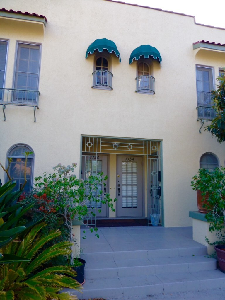 Classic Spanish Style - 1134 N Gardner St