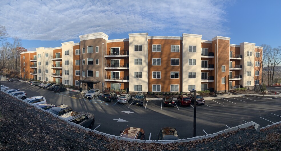 Building Photo - Sunset Ridge at Totowa