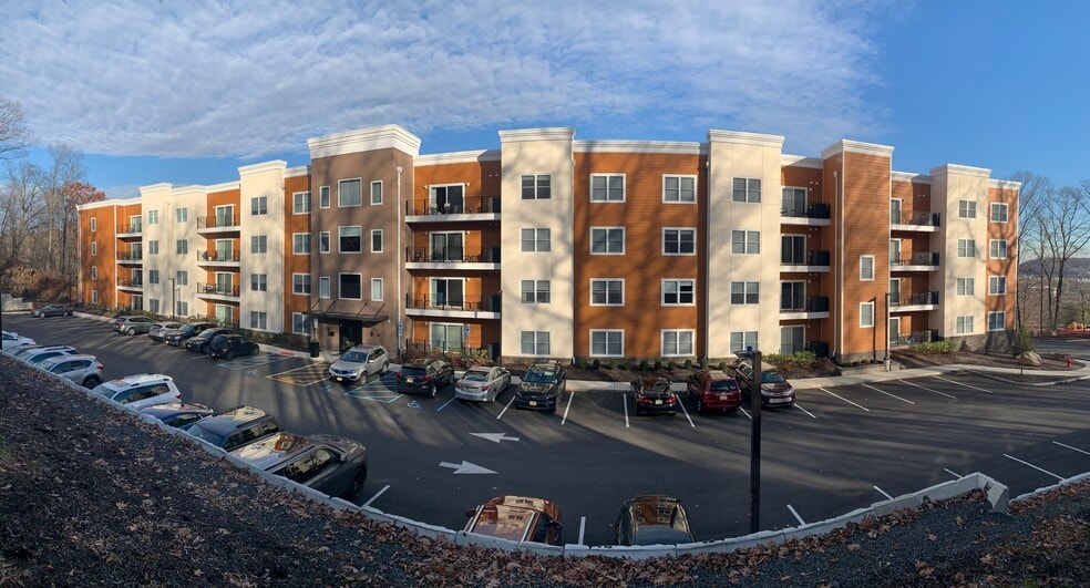 Sunset Ridge at Totowa 717 Preakness Ave Totowa NJ 07512 Apartment