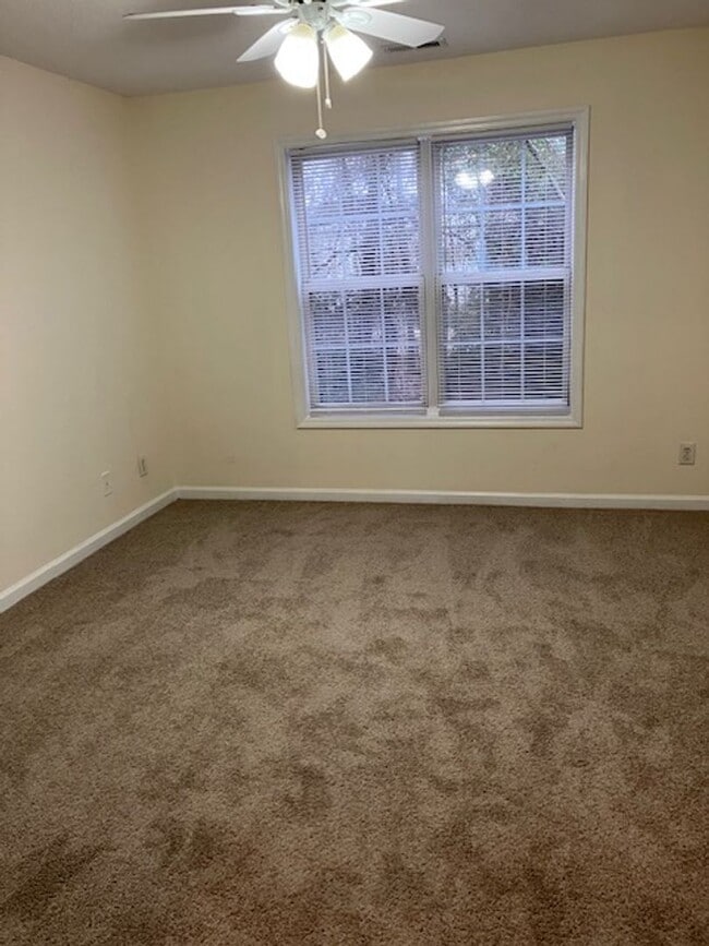 Building Photo - 802-H