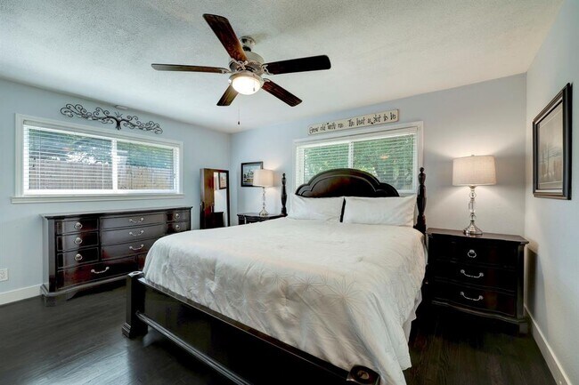 Building Photo - 2910 Freshmeadows Dr