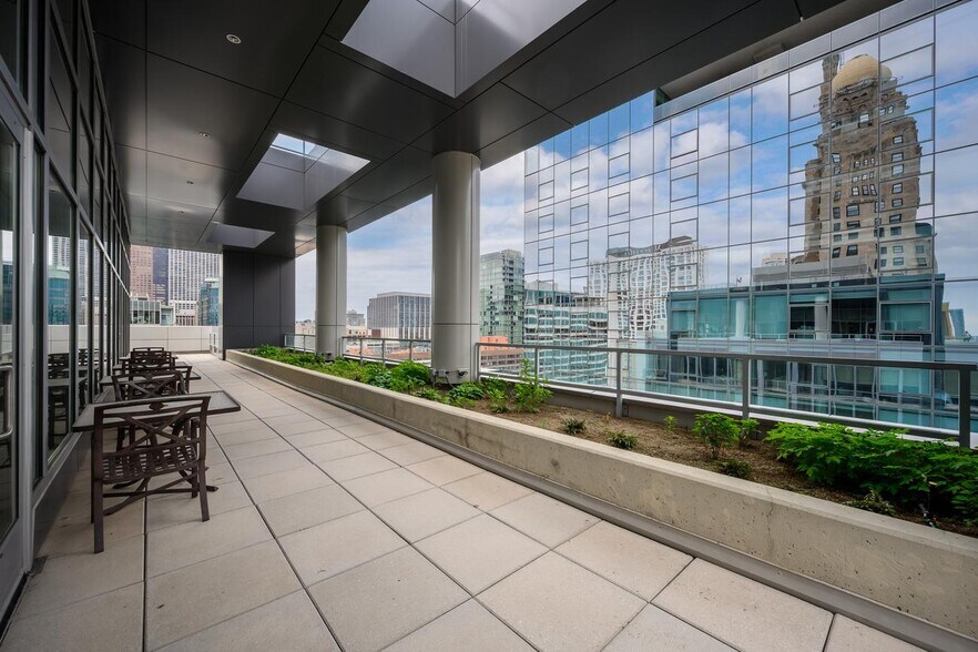 Sundeck - 160 E Illinois St
