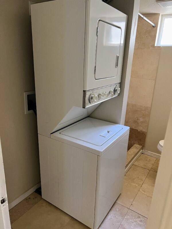 Building Photo - 1876 S Roberta St