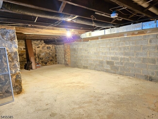 Building Photo - 34 Carlton Ave