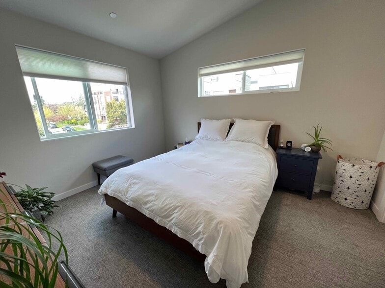 Building Photo - 6251 8th Ave NW